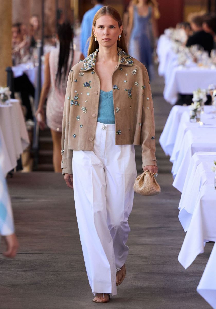 news image - Oscar de la Renta SS27 in Munich Stylist: Delphine Danhier Hair: Uli Wissel Make-Up: Loni Baur  Casting Director Julie Sinios