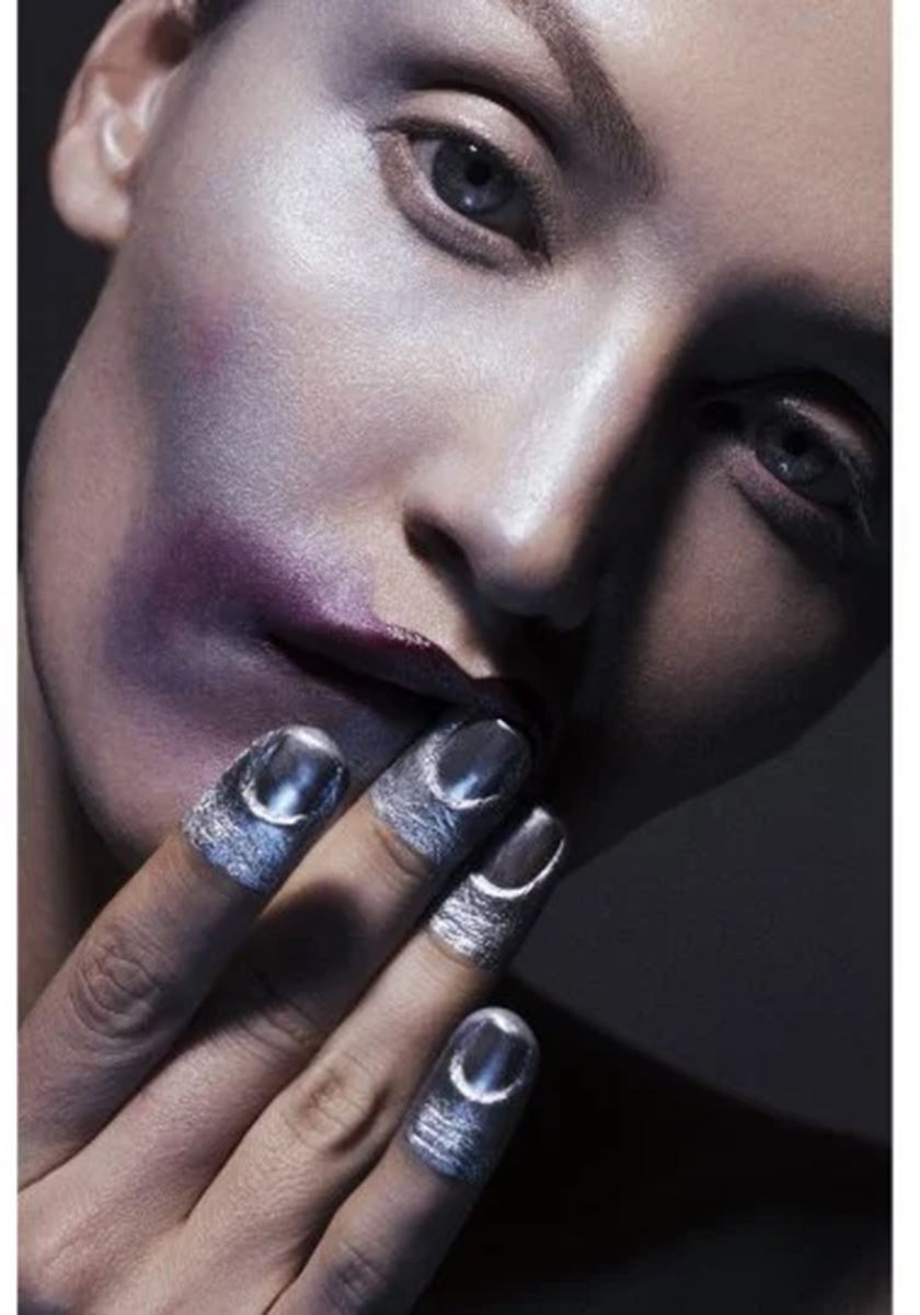 news image - Mirrowr Mirror mag „Colour and Chrome“ by Daniela Glunz hair make up Tülin Cloer 