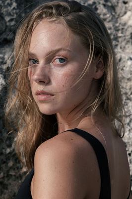 Lara-15