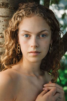 Lara-10