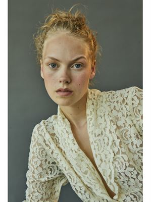 Lara-27