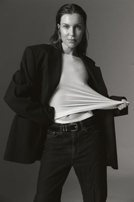 Jana D-28