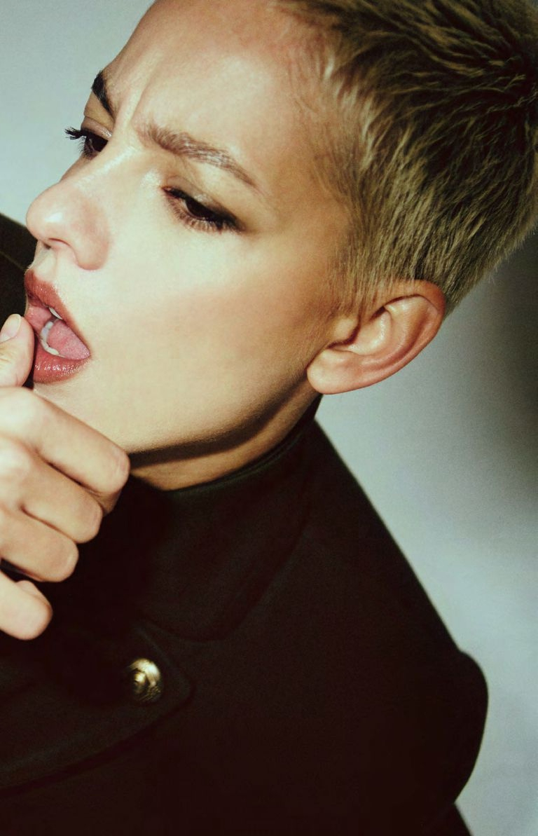 GIULIA THELLER photo