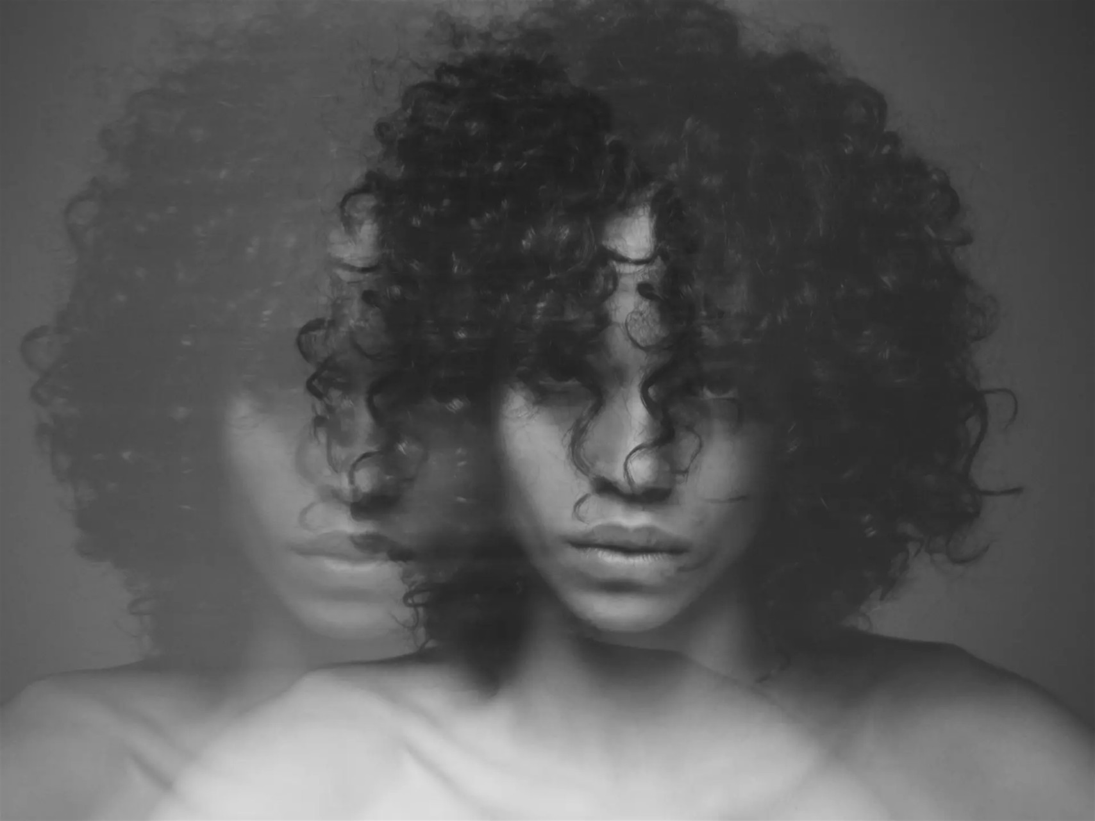 LARA MENEZES photo