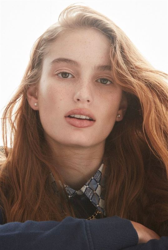 ZOE MYBURGH photo