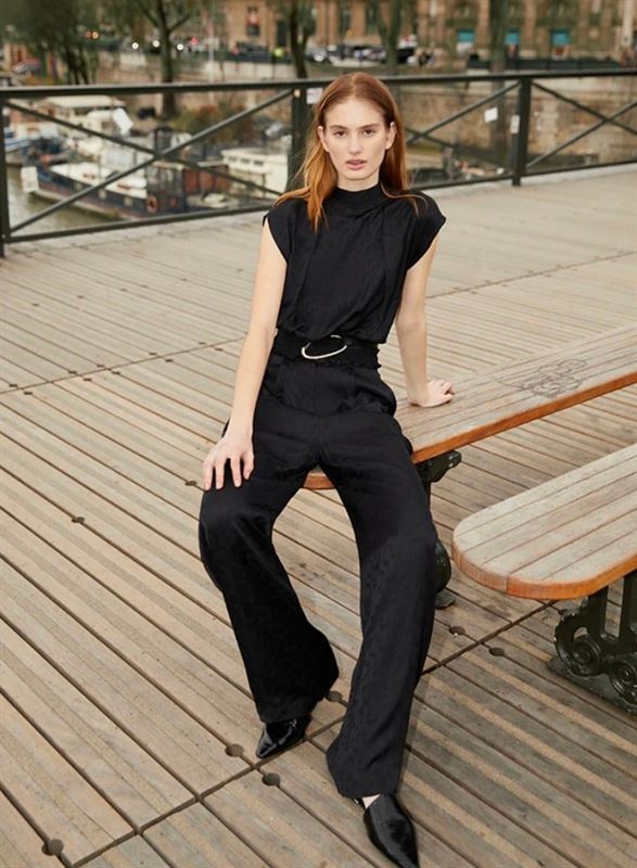 ZOE MYBURGH photo