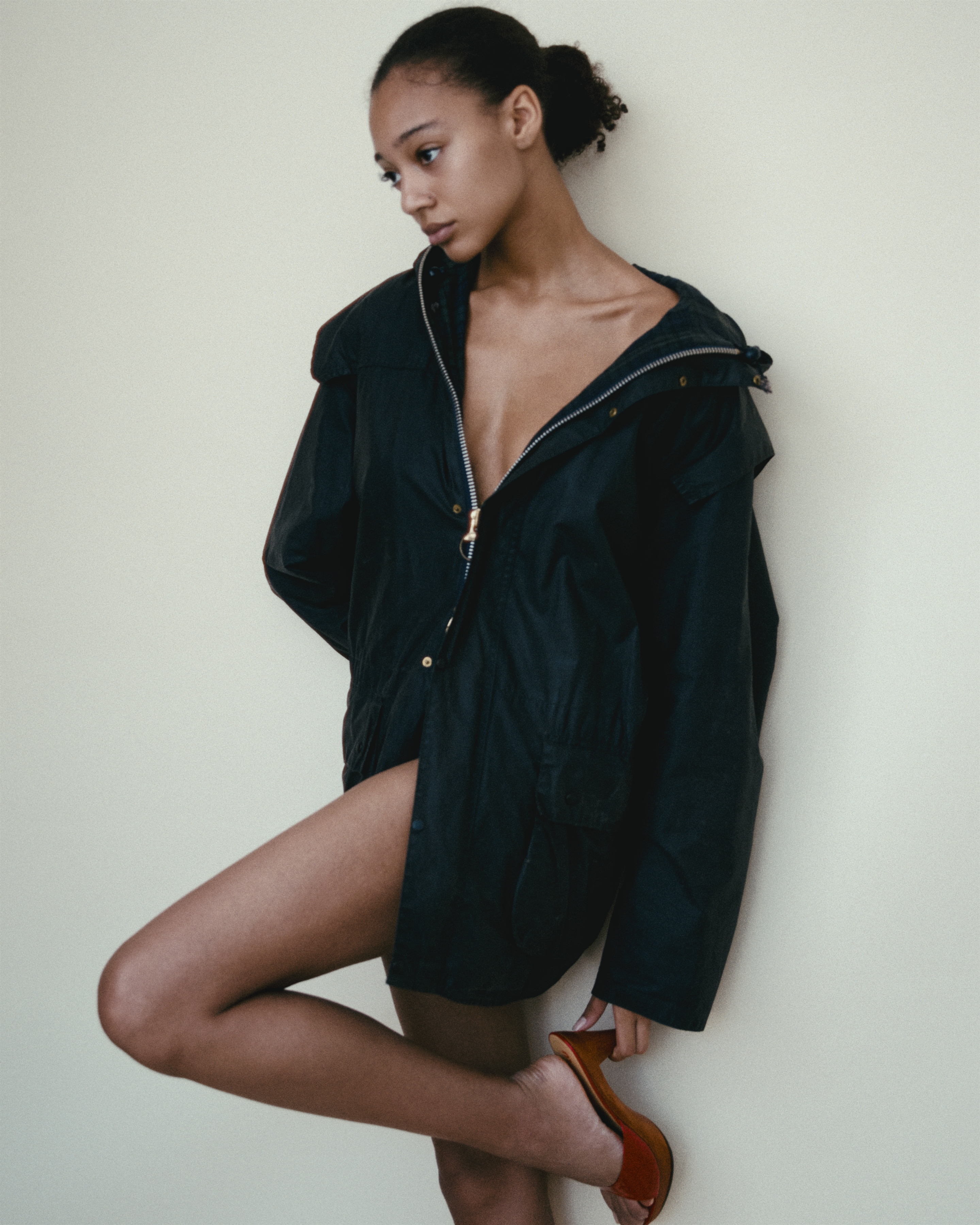 LOLA ZUINISI photo