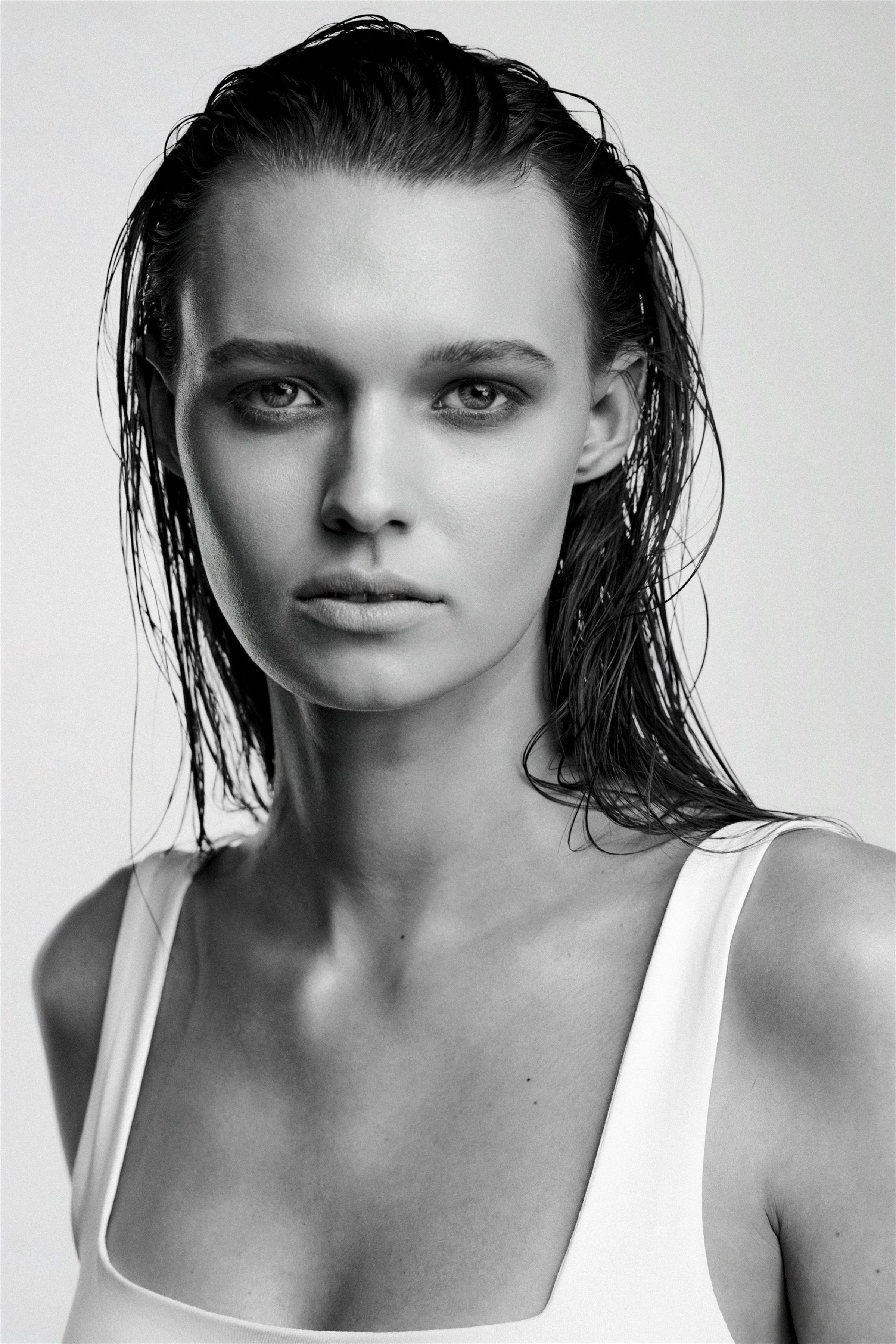 NICOL KOSINOVA photo