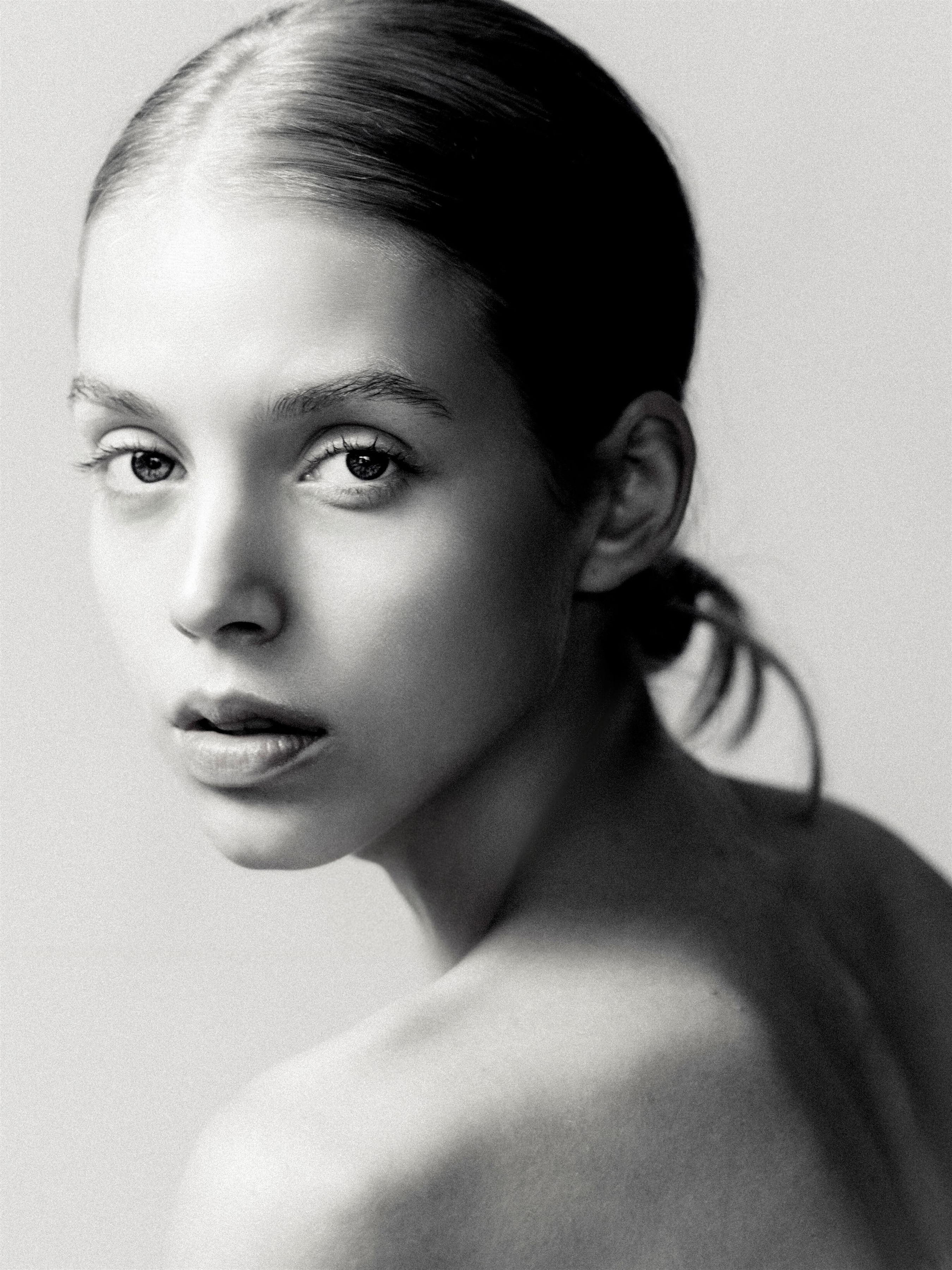 WIKTORIA DAWIDOWSKA photo