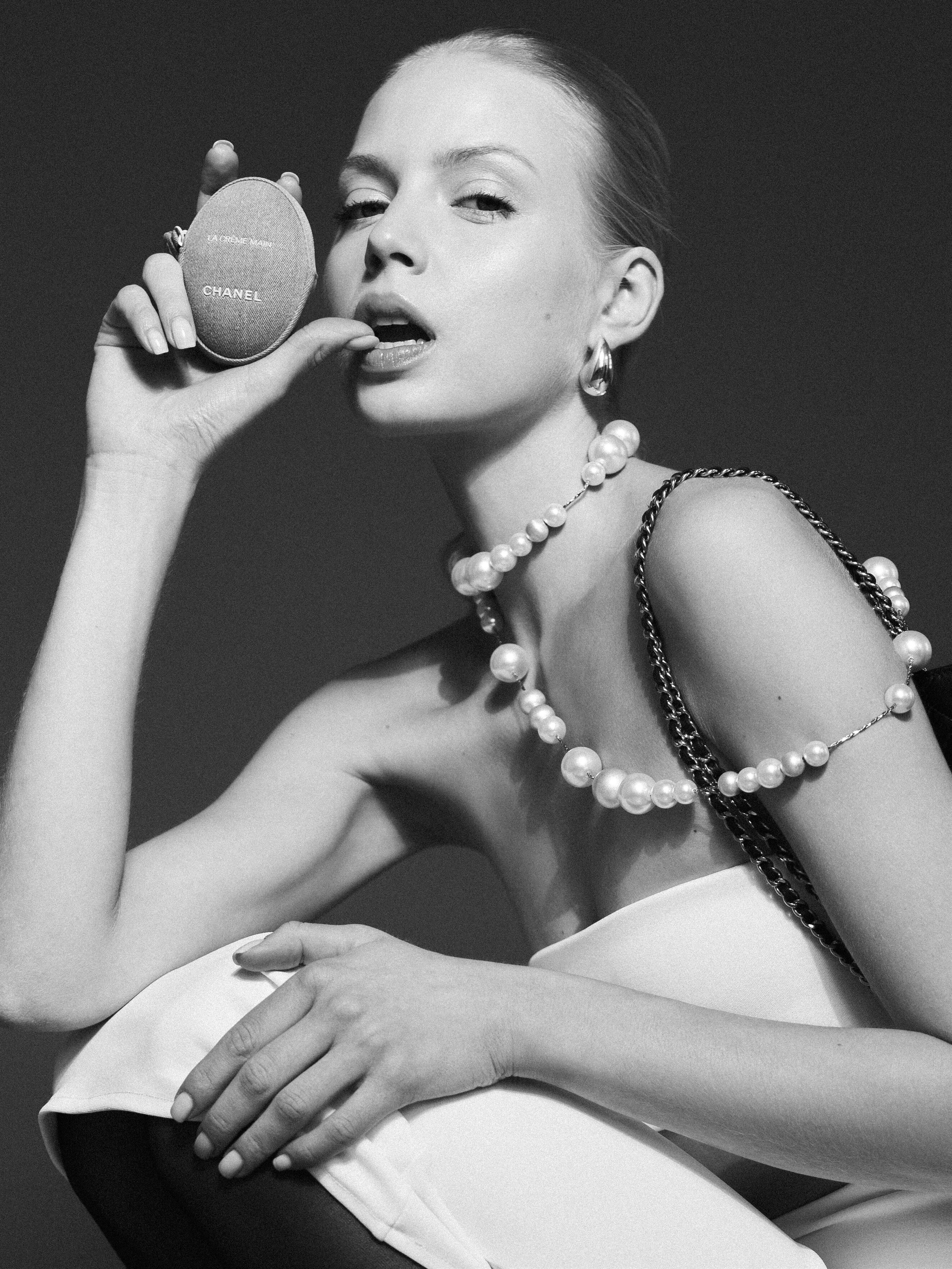 WIKTORIA DAWIDOWSKA photo